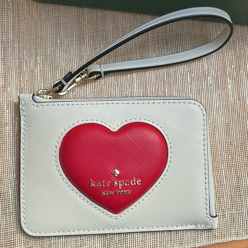Kate Spade Red and Cream Heart Wristlet brand new - Picture 2 of 8
